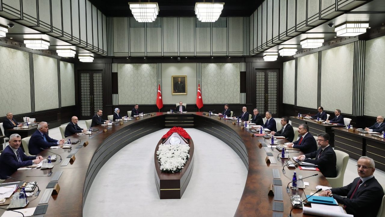 Cumhurbaşkanı Erdoğan başkanlığındaki Kabine toplandı! Gündemde 3 konu başlığı var