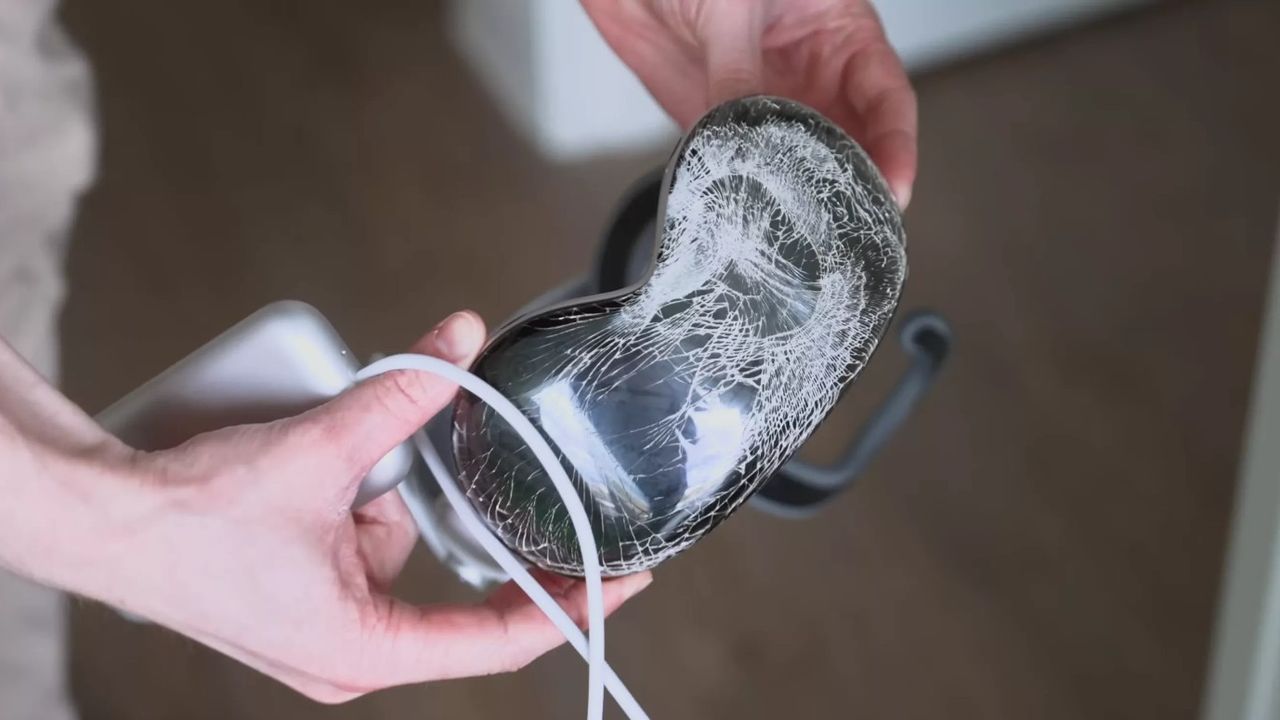 Dayanıklılık testleri Apple Vision Pro'nun düşünülenden çok daha sağlam olduğunu kanıtladı!