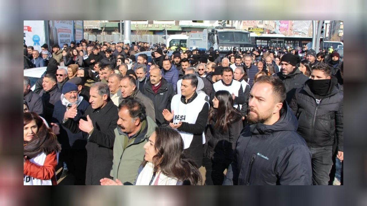 DEM Parti Abdullah Öcalan içim Van'da yürüyüş yaptı! 