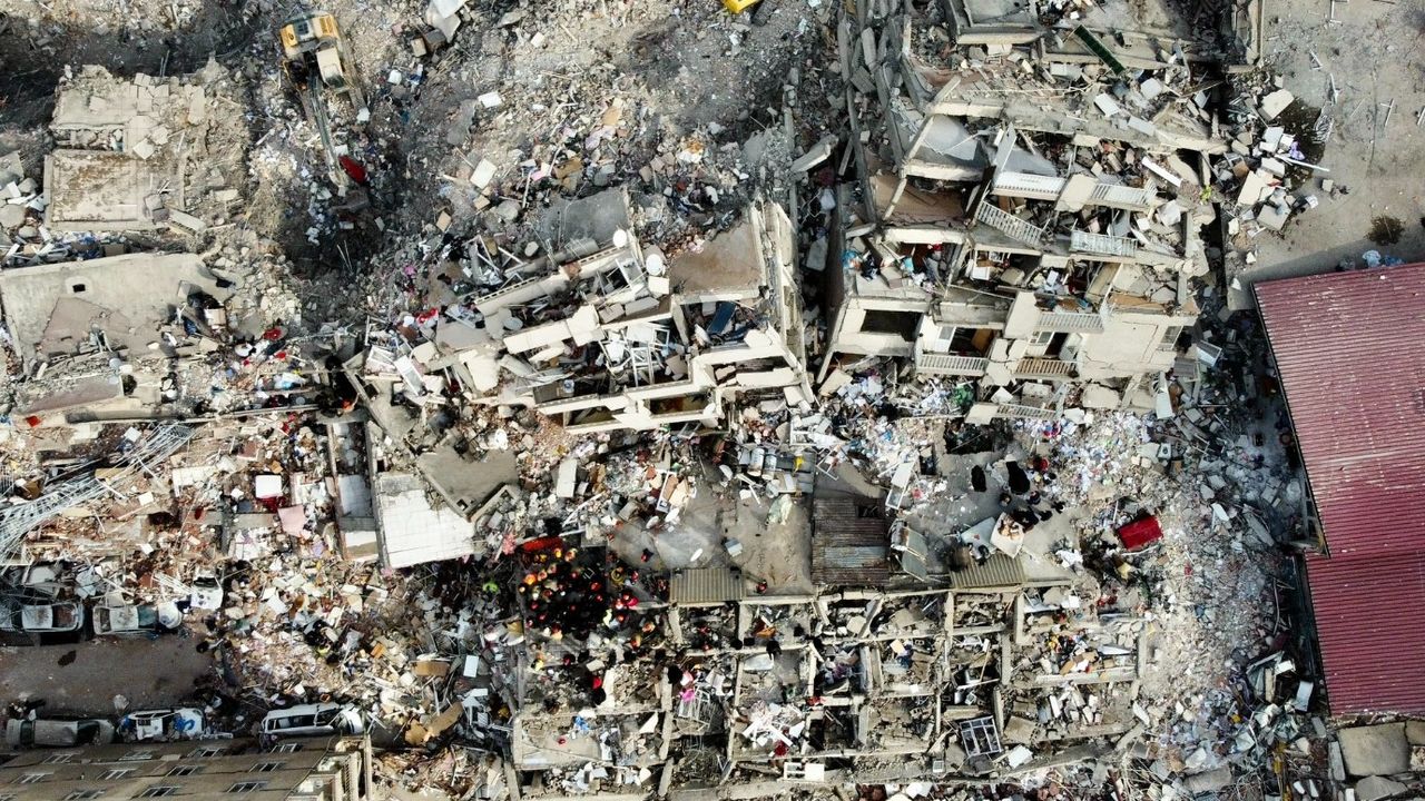 Depremde 34 kişiye mezar olan apartmanın müteahhidine verilecek ceza belli oldu! 