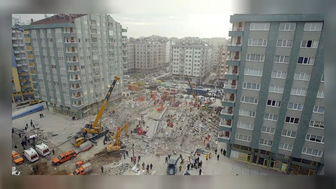 Depremde 37 kişiye mezar olan Zümrüt Apartmanı'nın davası görülmeye başladı! 