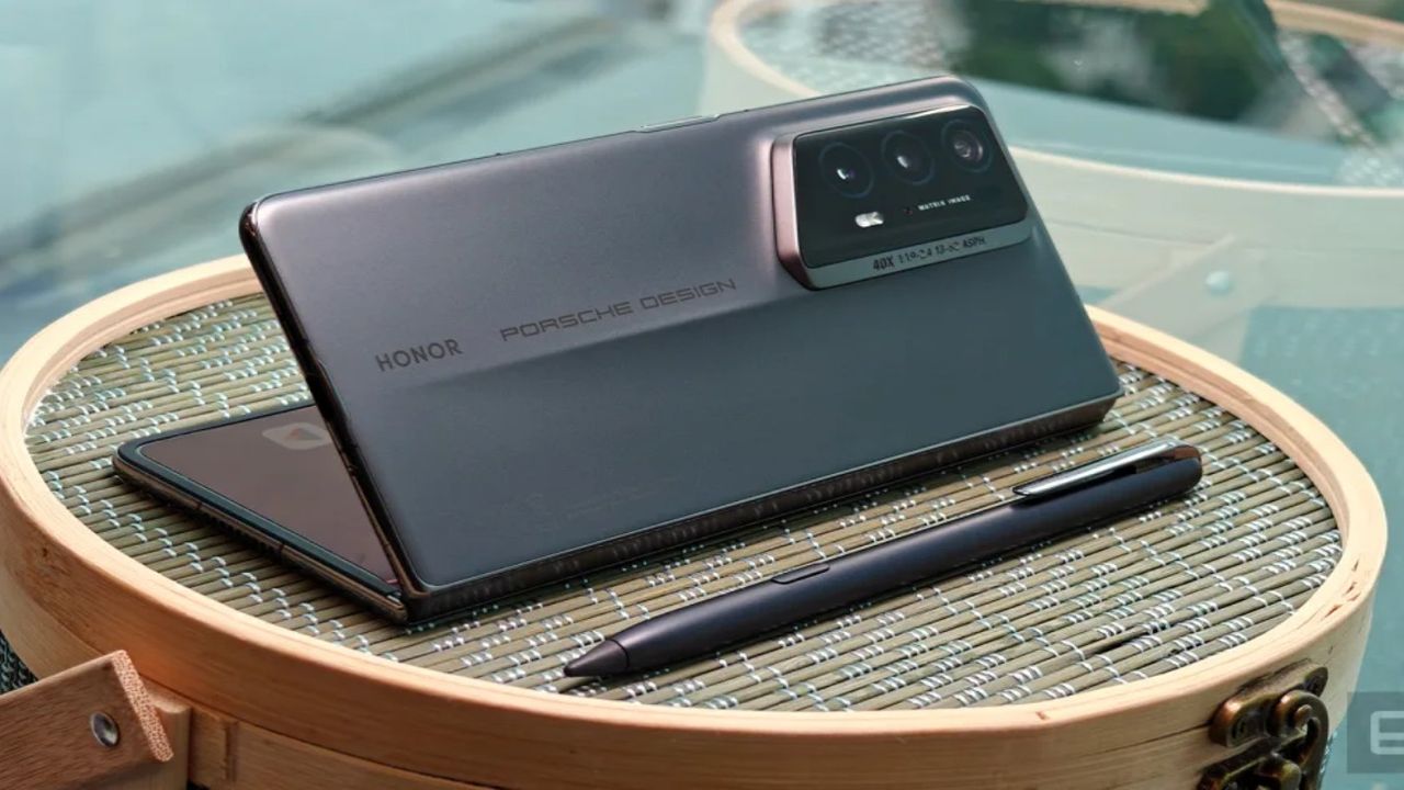 Dünyanın en ince katlanabilir telefonu katlandığında sadece 9,9 mm kalınlığına sahip! 