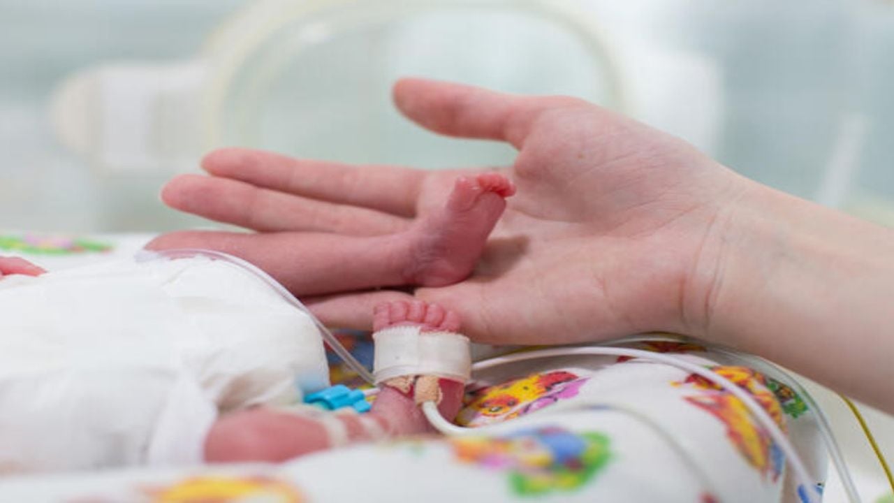 Erken doğan bebeklerin güçlü yolculuğu: Prematüre bebekler için annelerin bilmesi gereken altın kurallar