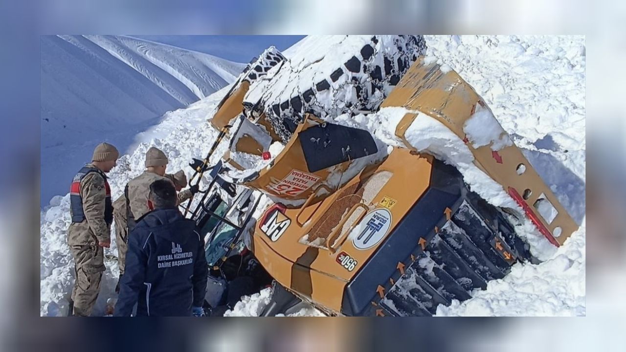 Erzurum'da karla mücadele eden kepçe operatörü çığ altında kaldı! 