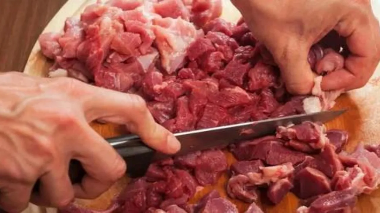Et yedikten sonra bu belirtileri yaşıyorsanız hiç normal değil! Uzmanlar uyarıyor: Ciddi sağlık sorunlarına yol açabilir