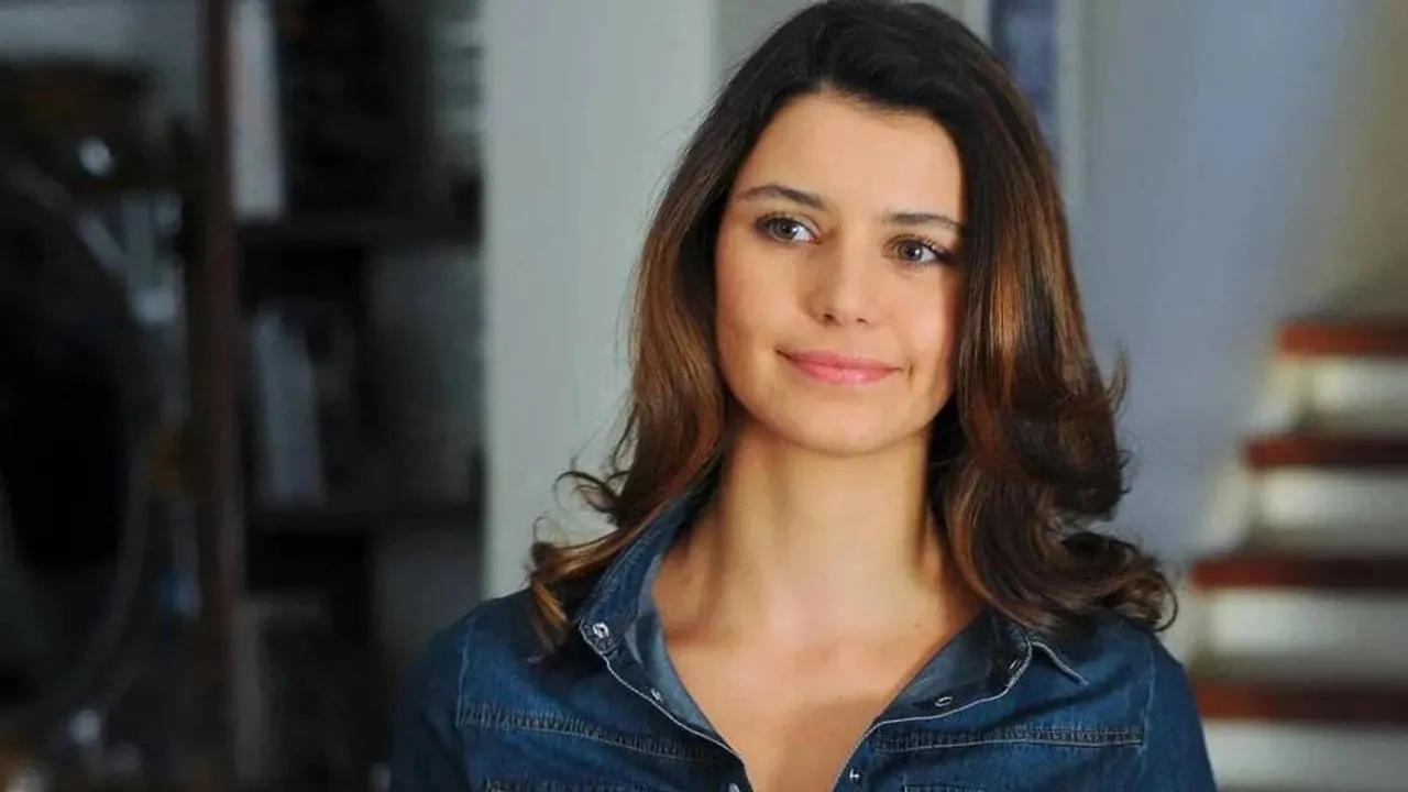 Beren Saat’ten iki bomba birden: Hem albüm hem de reklam!