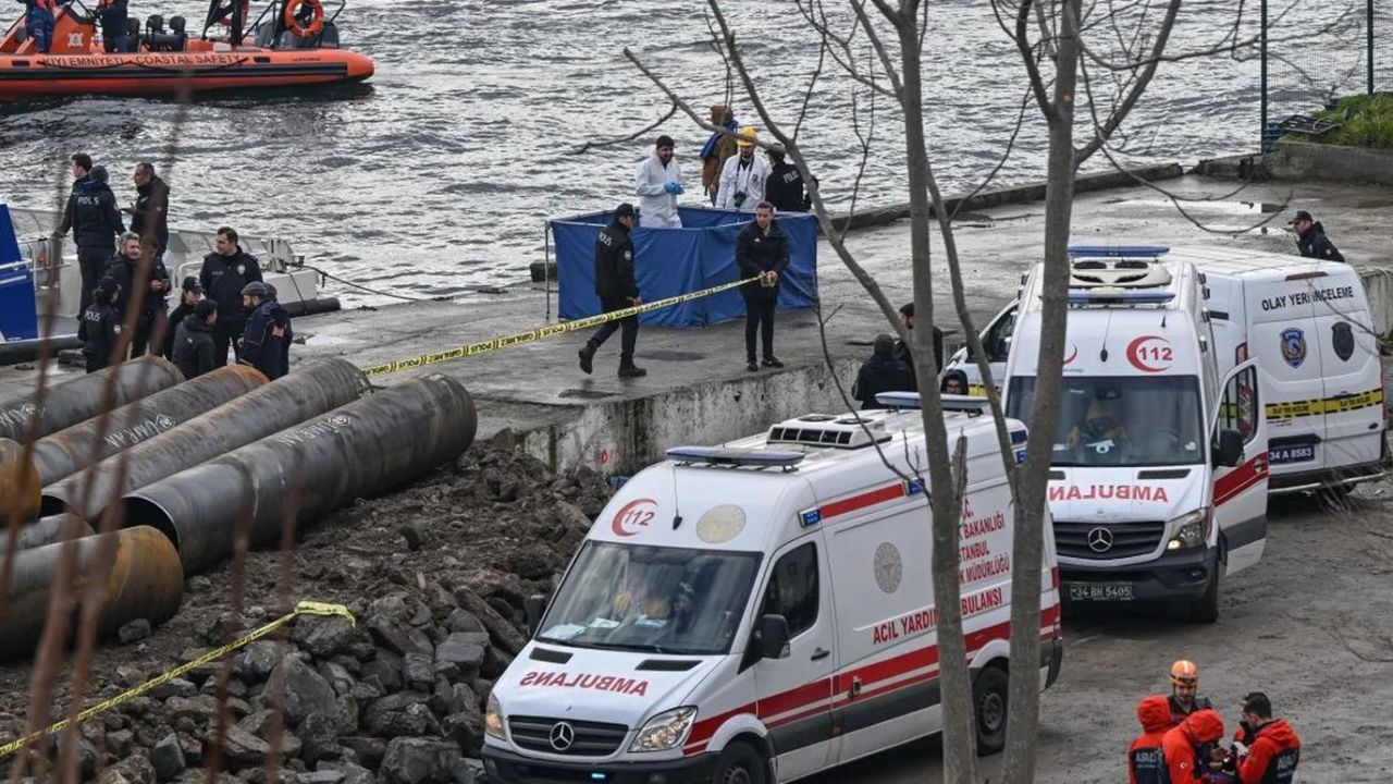 İstanbul'da inşaat çöktü! Denize düşen iki işçiden biri hayatını kaybetti