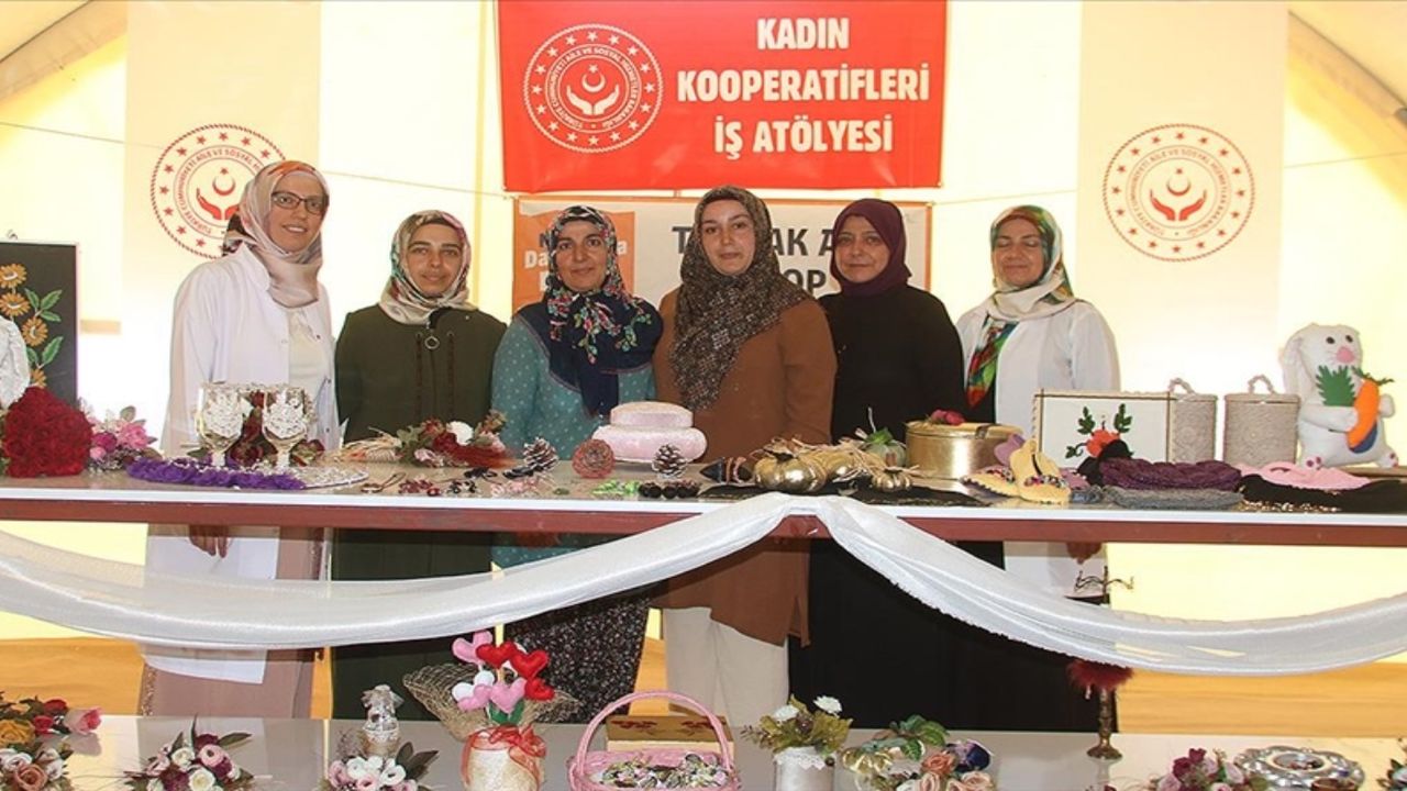  Konteyner kentte yaşayan depremzede kadınlar Gazze için yardım topladı! 