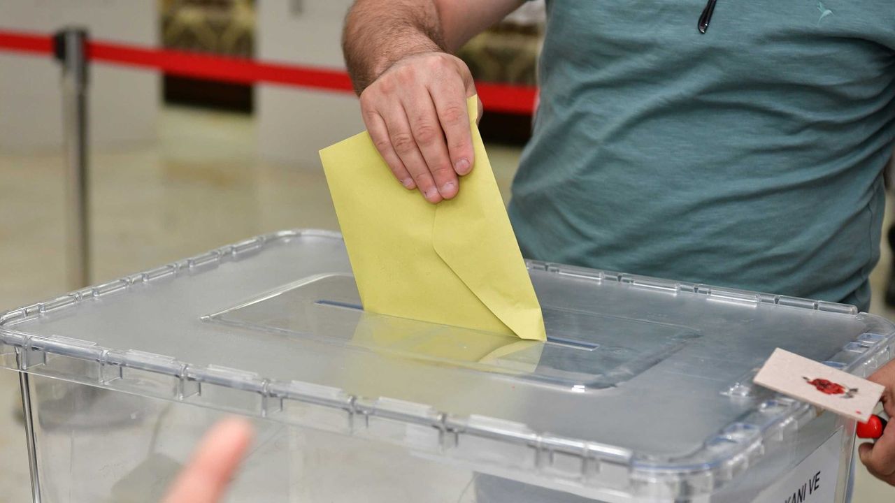 Milliyetçi Hareket Partisi 33 ilçede yerel seçime katılacak 52 adayını daha açıkladı! 