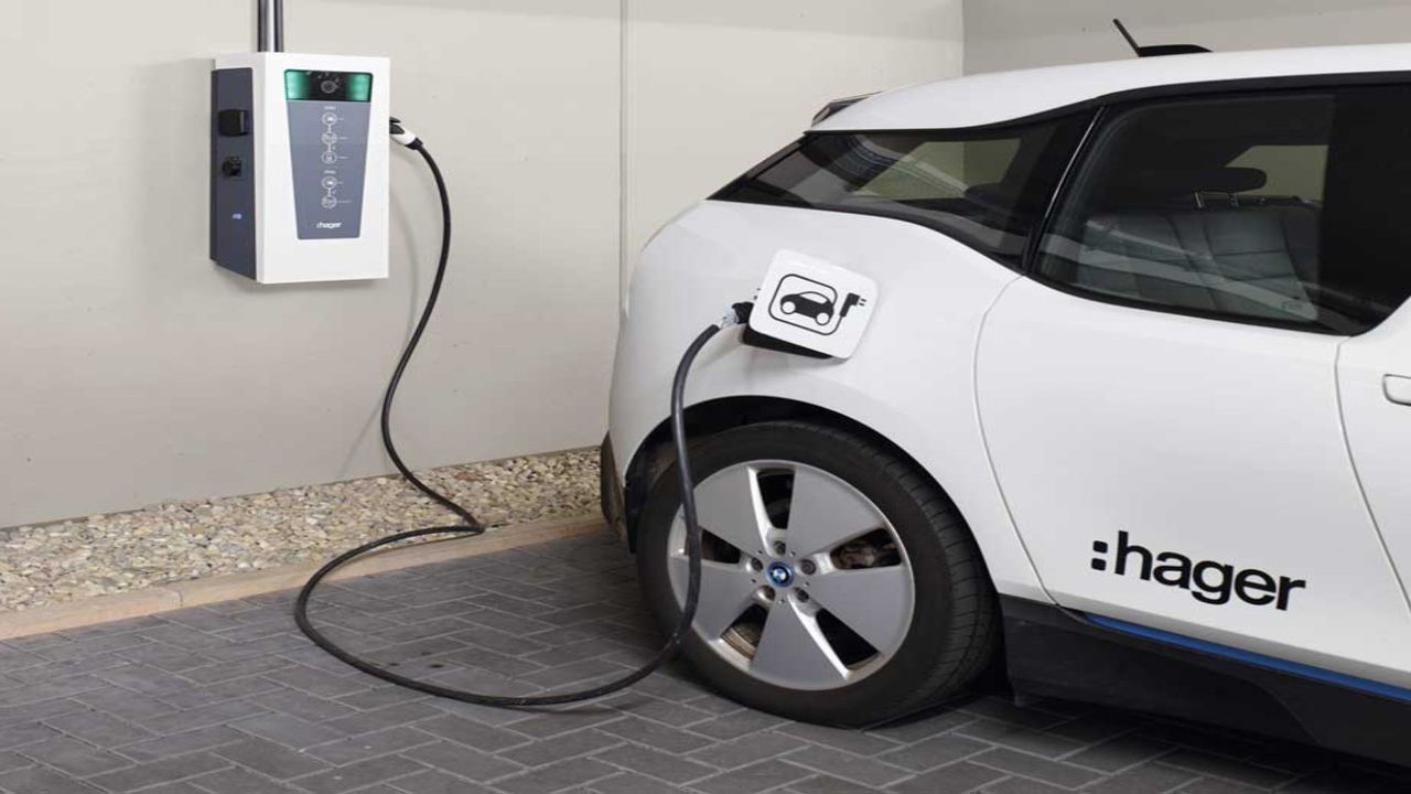 Otomobil üreticilerine elektrikli araçlara geçiş için daha fazla zaman tanınacak!