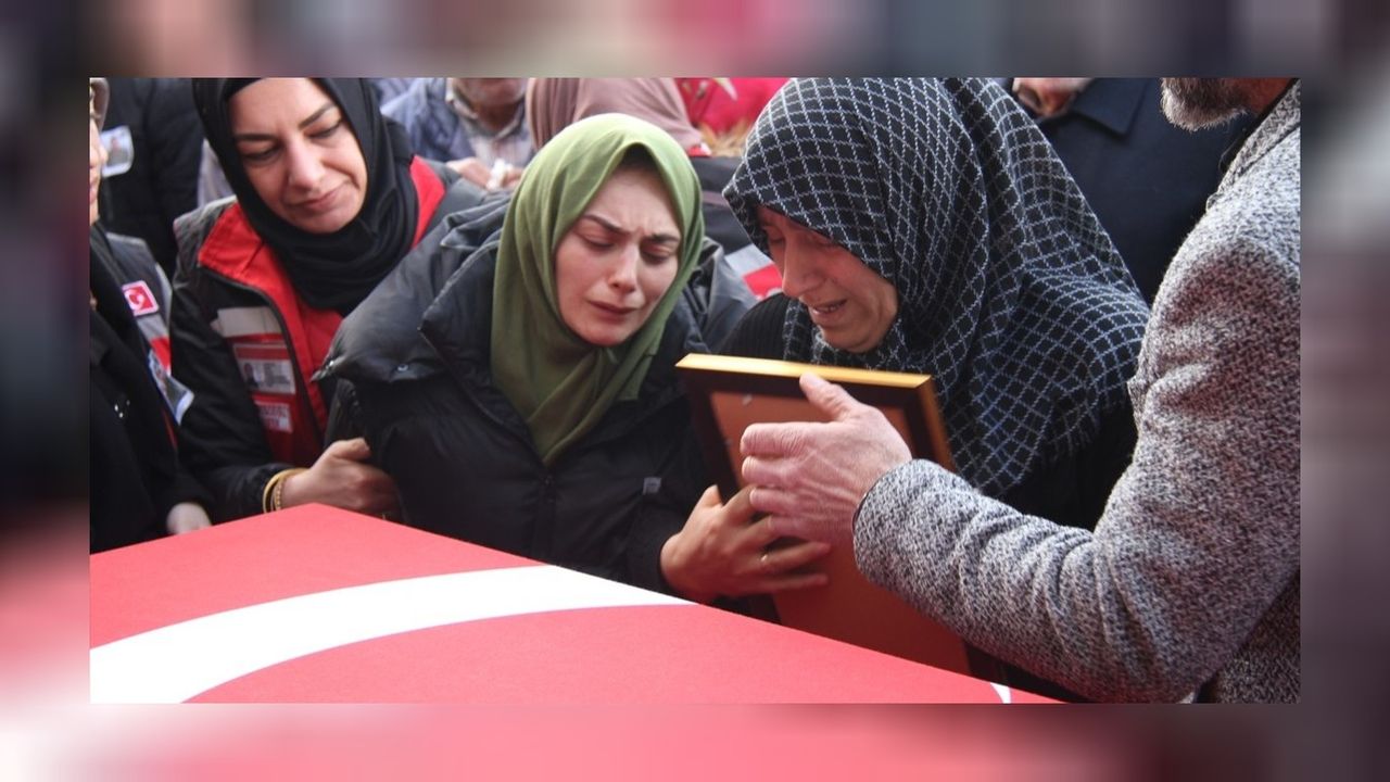 Pençe-Kilit Operasyonu'nda şehit olan Er Salih Ay son yolculuğuna uğurlandı! 