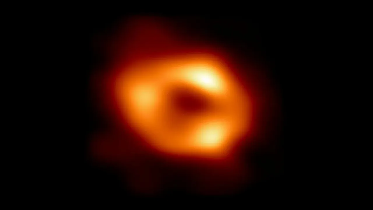 Samanyolu’nun merkezindeki süper kütleli kara deliğin uzay-zamanı büktüğü ortaya çıktı!