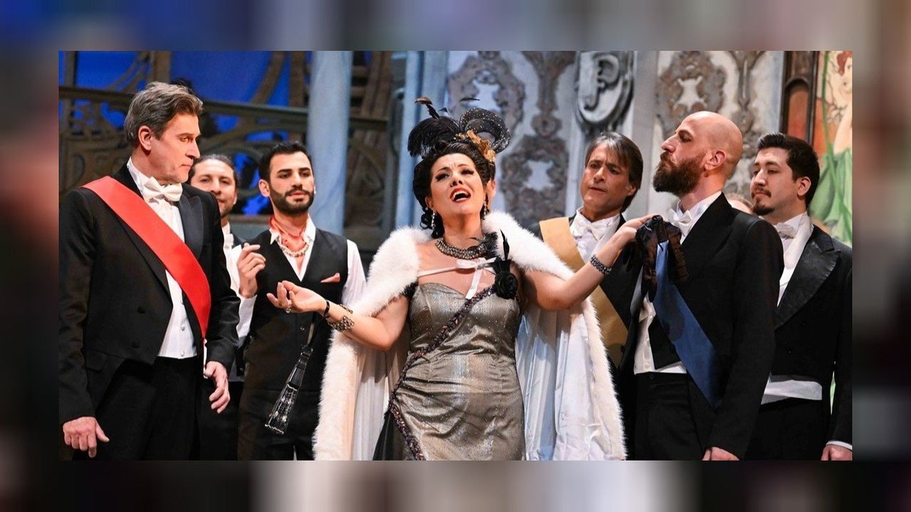 Şen Dul opereti İzmir prömiyerini yaptı! 