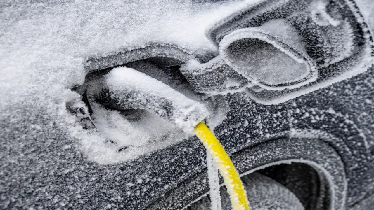 Tesla’dan yeni güncelleme! Aracı soğuk havalarda şarj etmek sorun olmaktan çıkacak!  