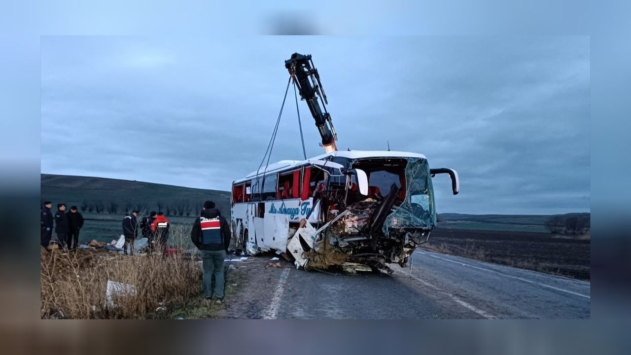 Yozgat'ta devrilen yolcu otobüsündeki 4 kişinin durumu kritik! 