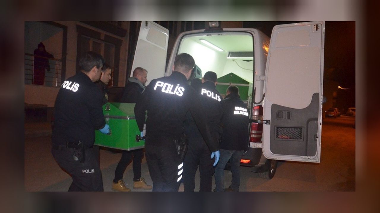 25 yaşındaki oğlu tarafından bıçaklanan anne hayatını kaybetti! 