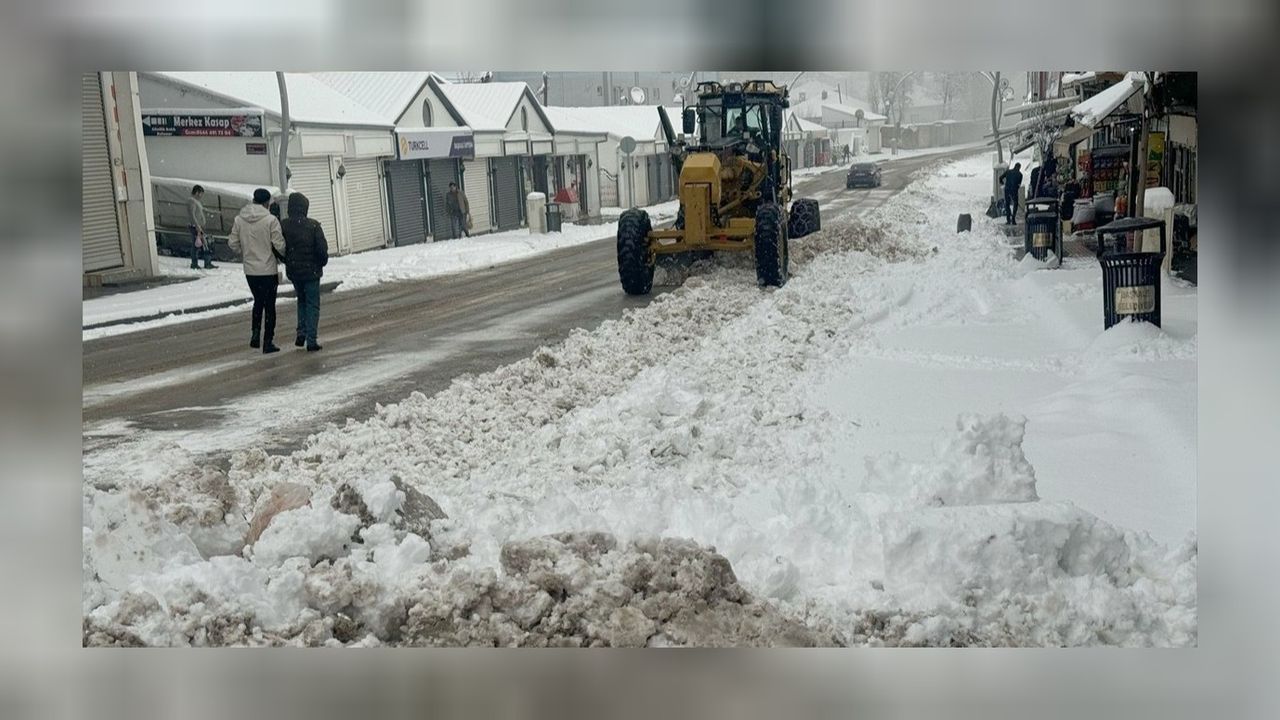 4 ilde kar yağışına teslim oldu! 391 yerleşim yerine ulaşılamıyor
