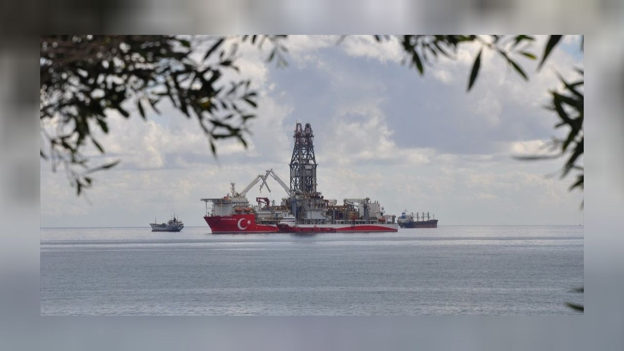 Abdülhamid Han sondaj gemisi Mersin'de demir attı! 