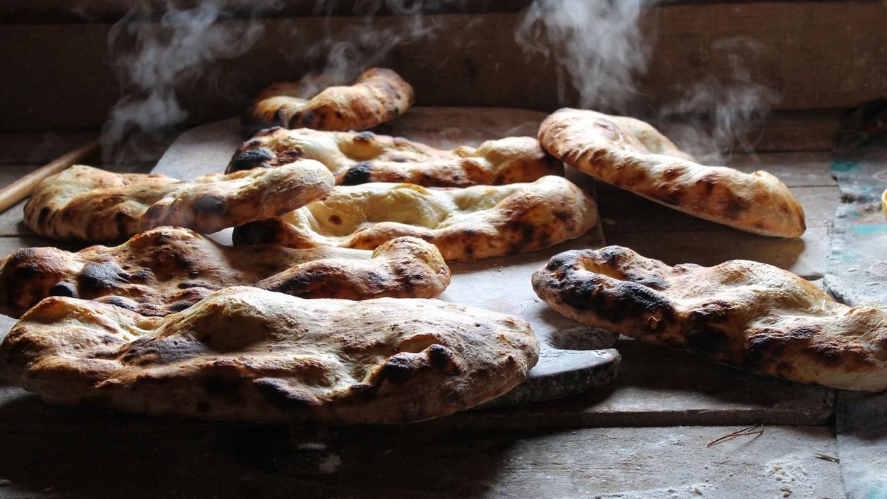 Akşamdan kalan ramazan pidelerini sakın atmayın! Bu tarifle sofralara yeni bir soluk gelecek