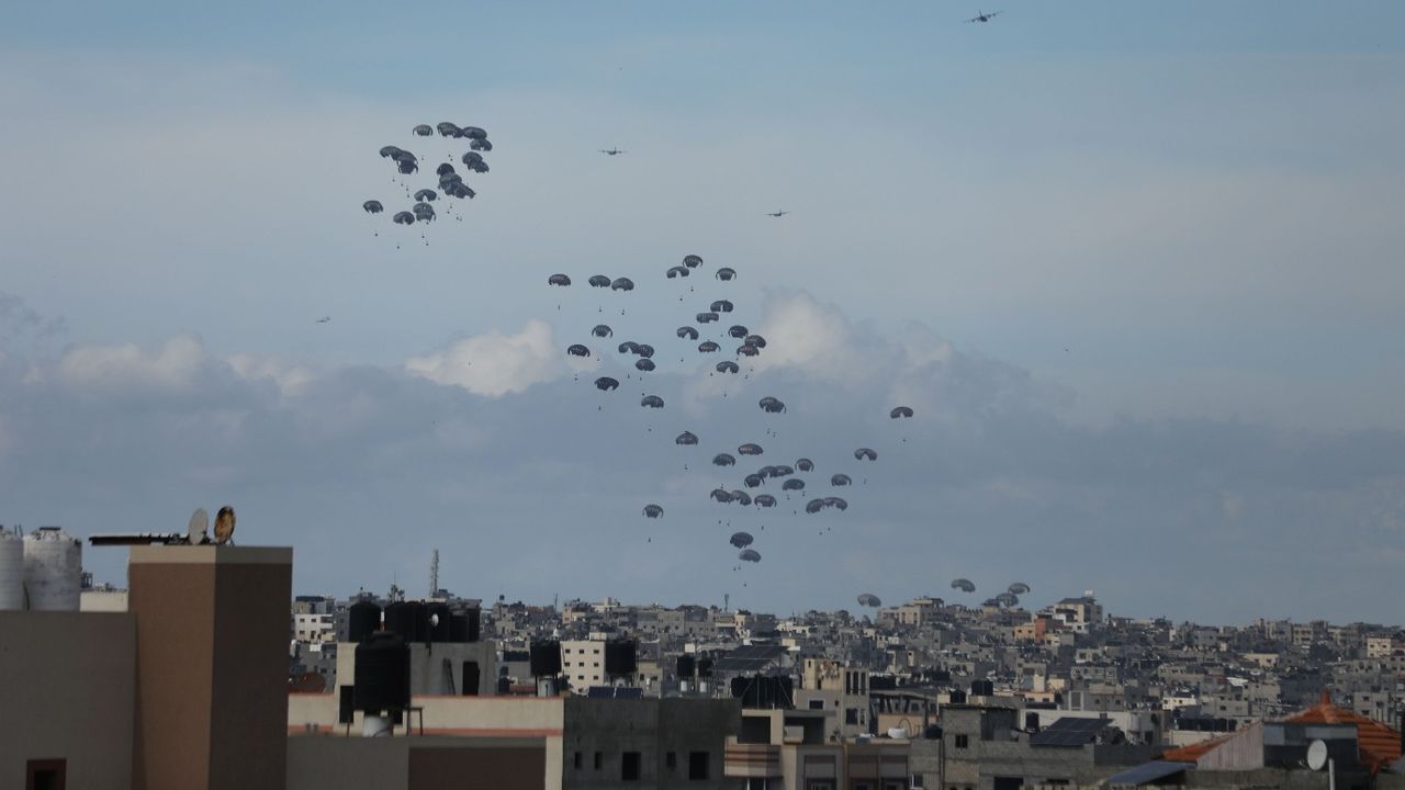 Almanya Gazze'ye havadan insani yardım bıraktı! 