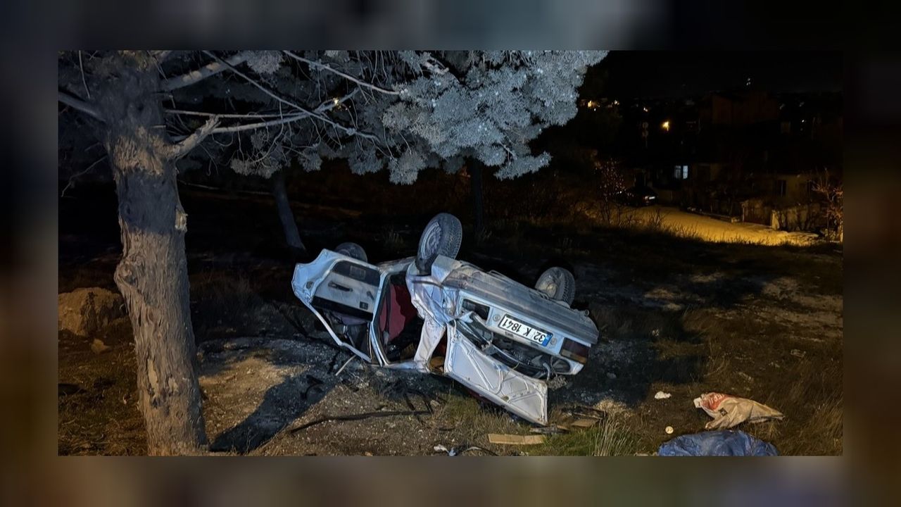 Burdur'da otomobil şarampole devrildi: 3 kişi yaralandı