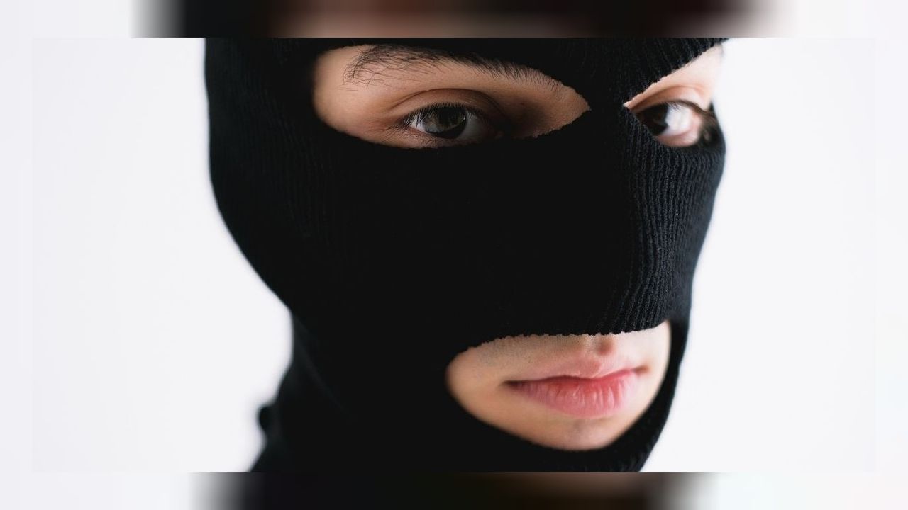 Bursa'da film gibi soygun! Kar maskeli hırsızlar 3.5 milyon liralık altın çaldı! 