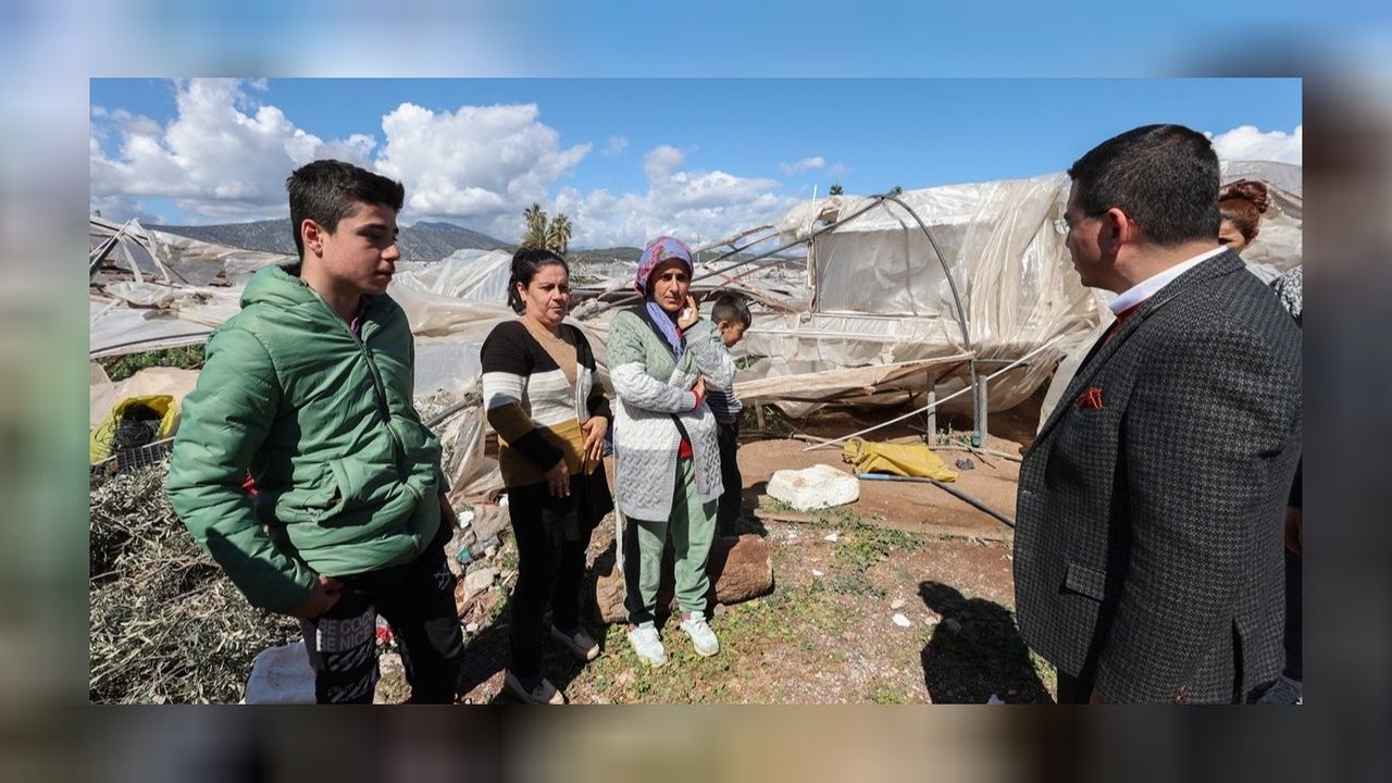 Cumhur İttifakı'nın Antalya adayı hortumda zarar gören çiftçileri ziyaret etti! 