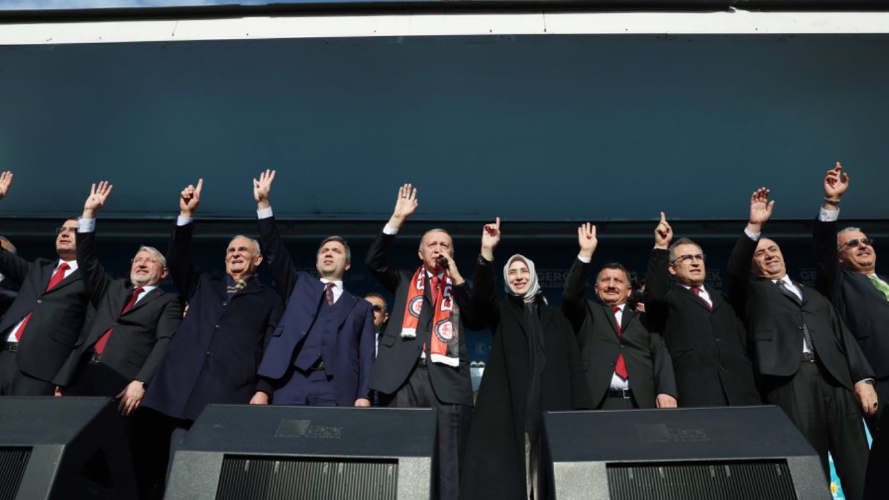 Cumhurbaşkanı Erdoğan Çorum mitinginde: 'Arayıp AK Parti'ye oy vermeye ikna edeceğiz'