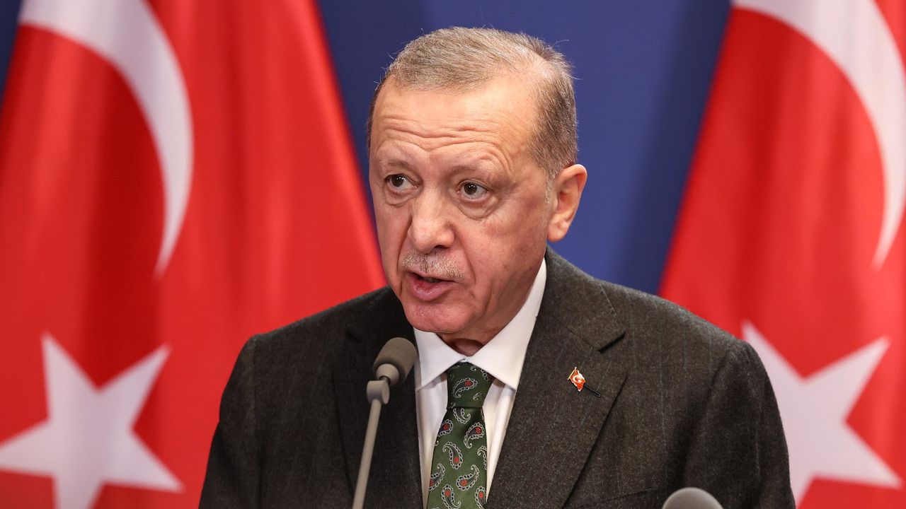 Cumhurbaşkanı Erdoğan şehit ailelerine başsağlığı diledi! 