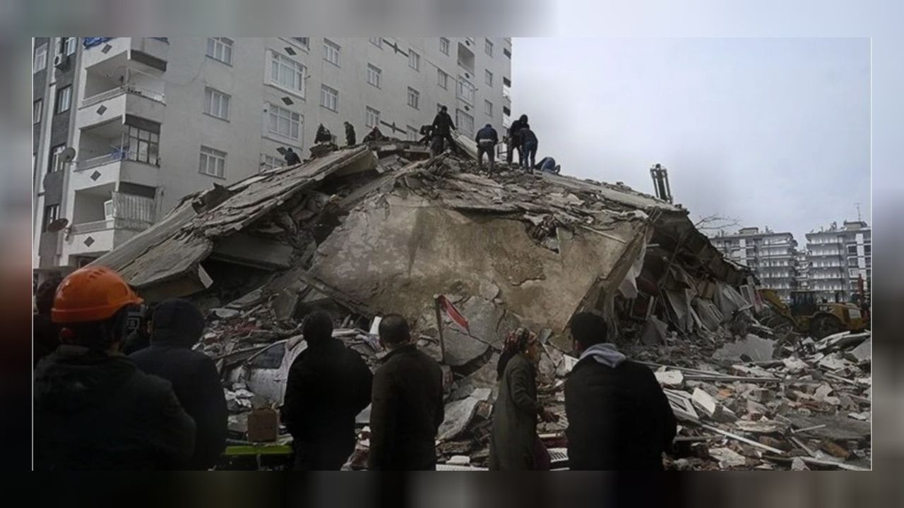 Depremde 100 kişiye mezar olan Hisami Apartmanı'nın mütahhid ve sorumluları yargılandı! 