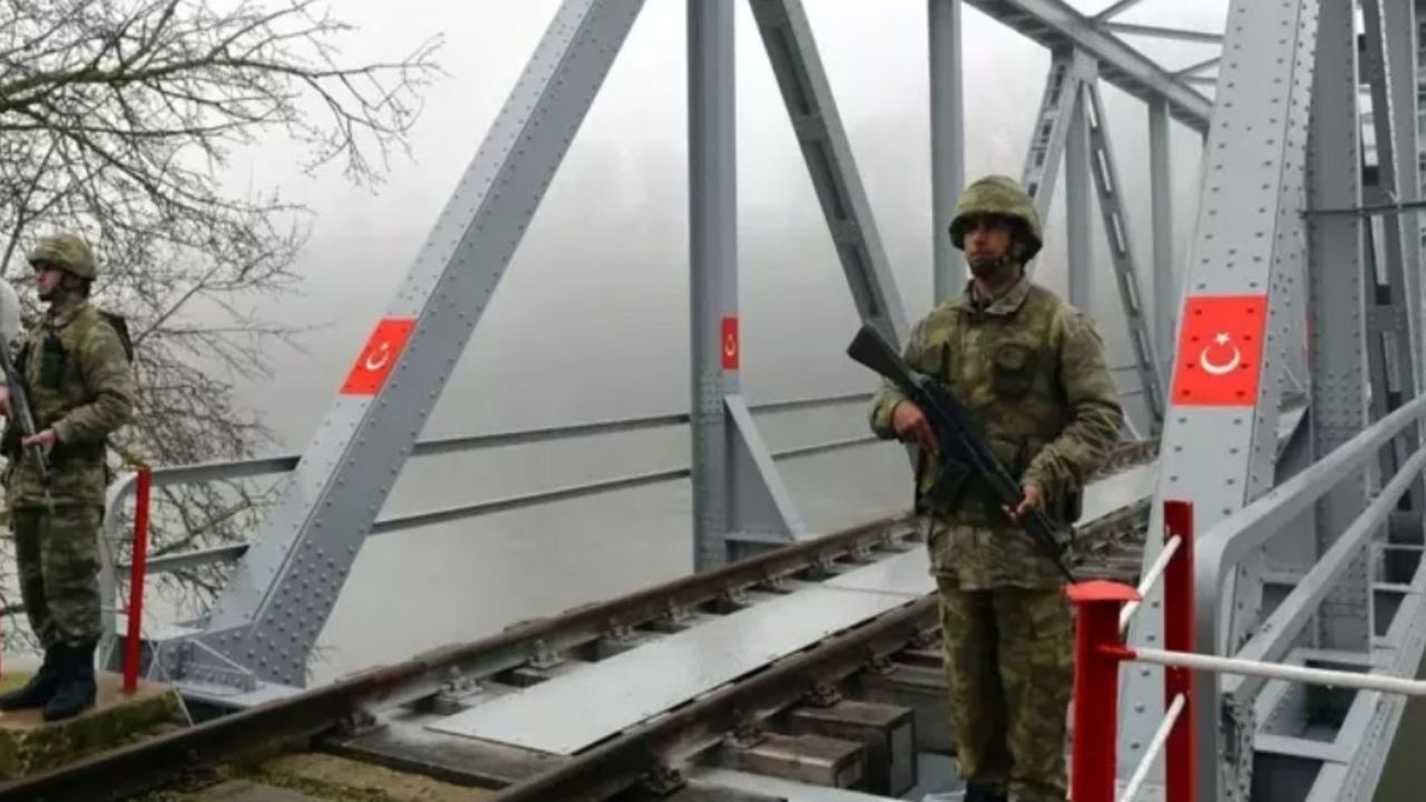 Edirne'den yurt dışına kaçmak isteyen teröristler yaka paça yakalandı