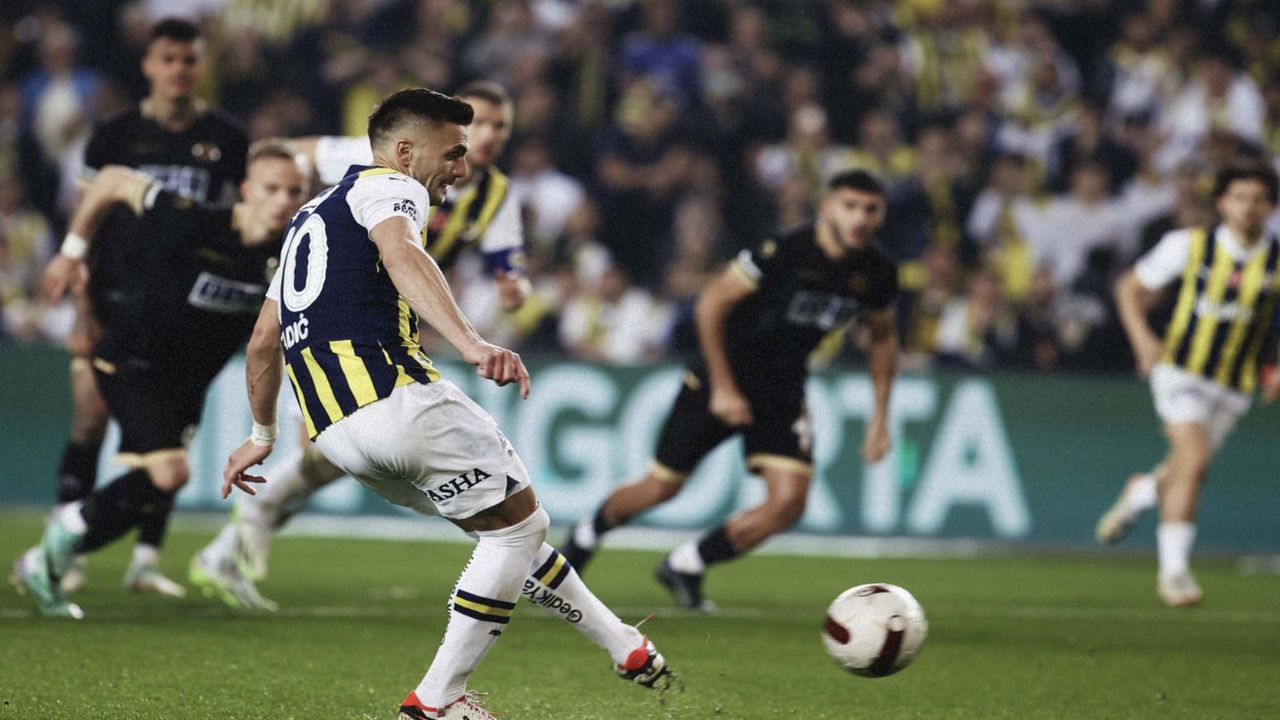 Fenerbahçeli Alexander Djiku'ya 4 takım birden talip oldu