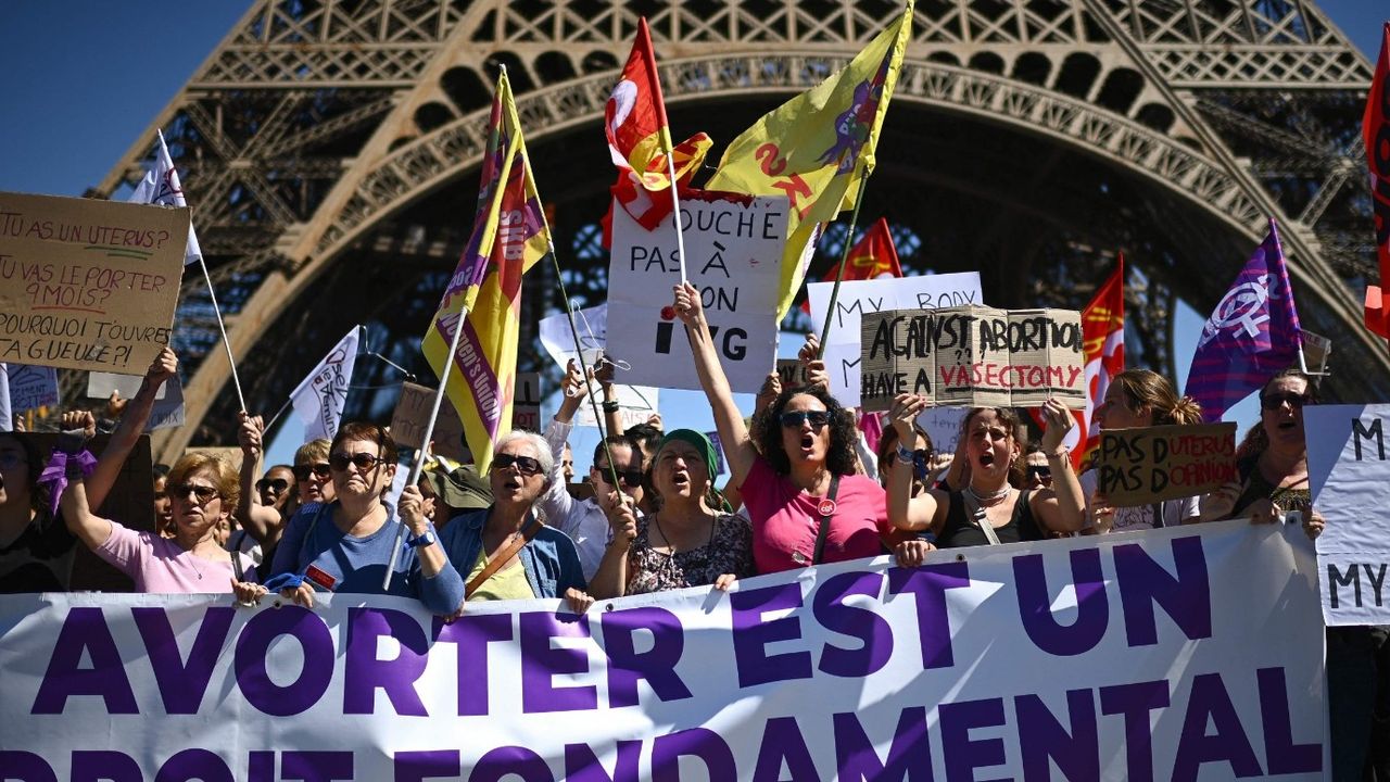Fransa'da kürtaj yasası onaylandı! Kadınların kürtaj hakkı anayasal güvenceye alındı