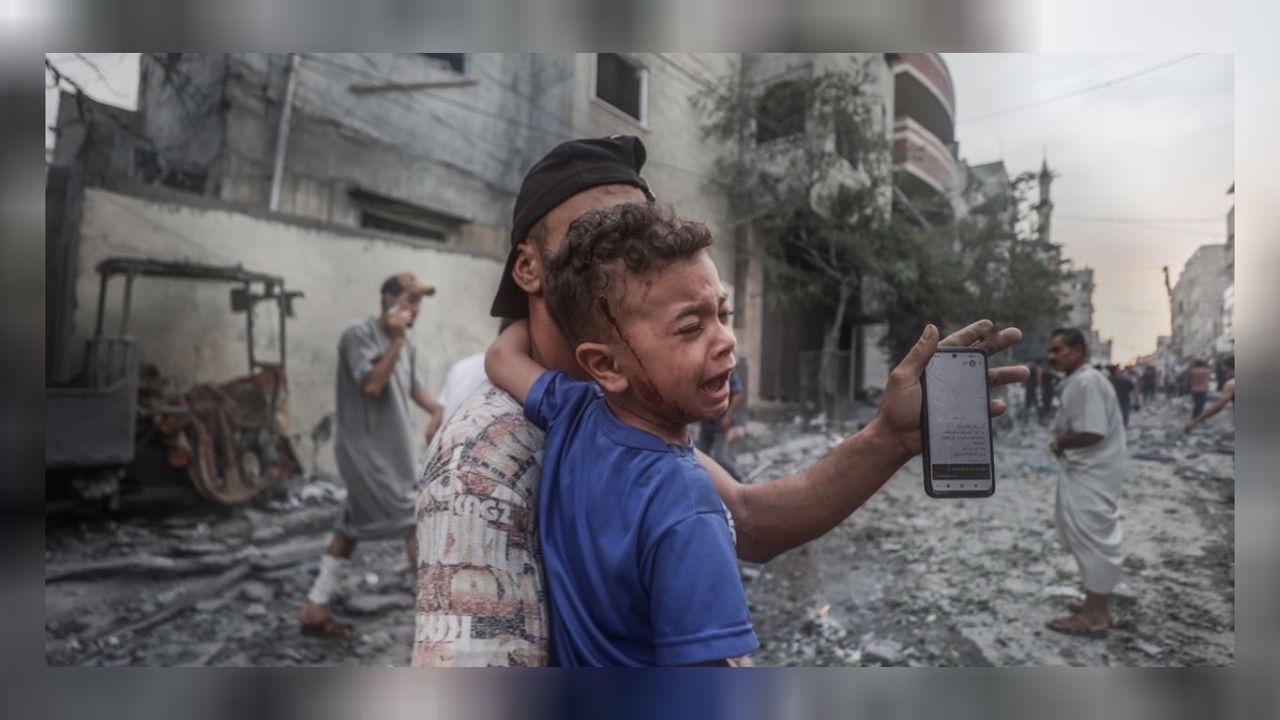 Gazzeli babanın acısı: 2 çocuğunu da açlıktan birer saat arayla toprağa verdi! 