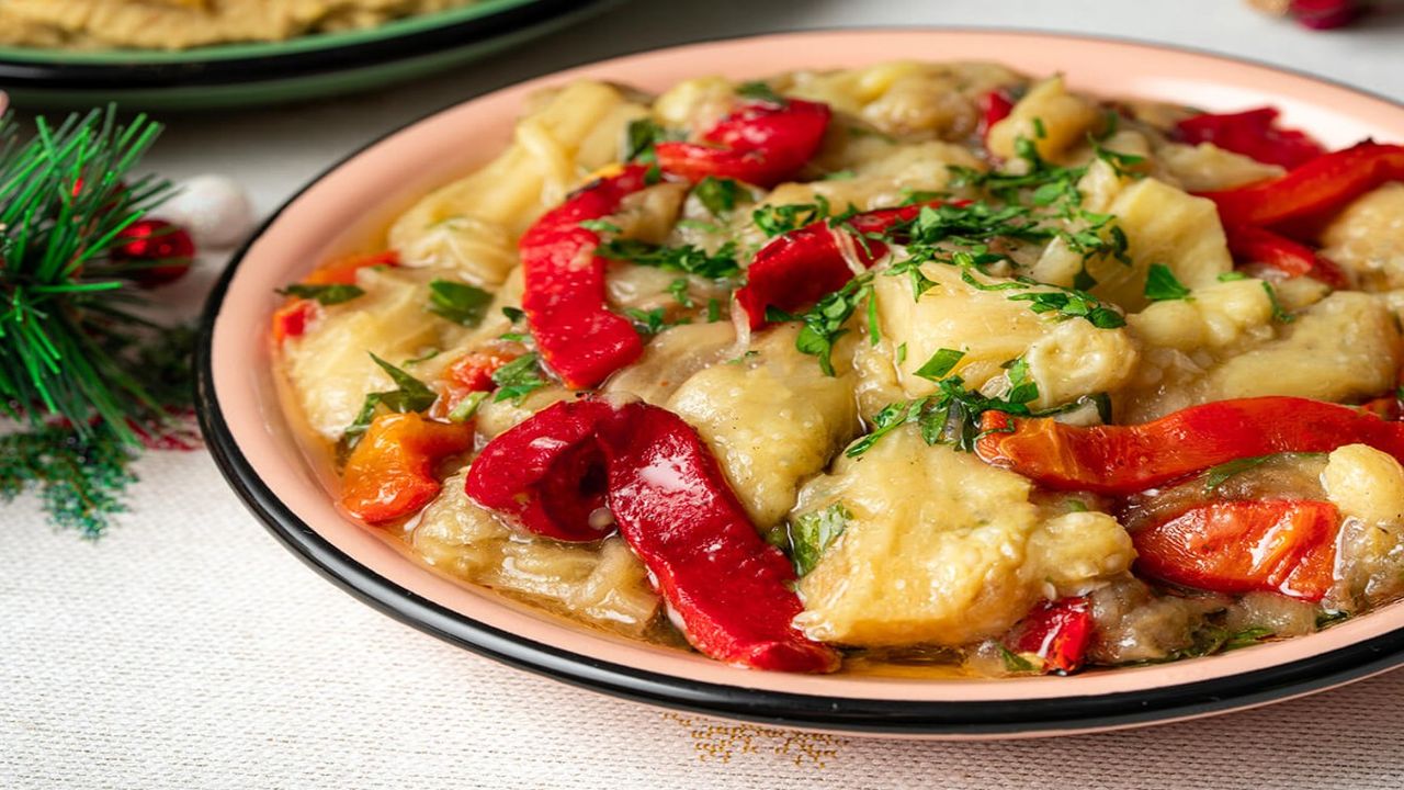 Her yemeğin yanına giden airfryerda kölenmiş patlıcan salatası tarifi! Gerçek közde pişmiş tadı veriyor