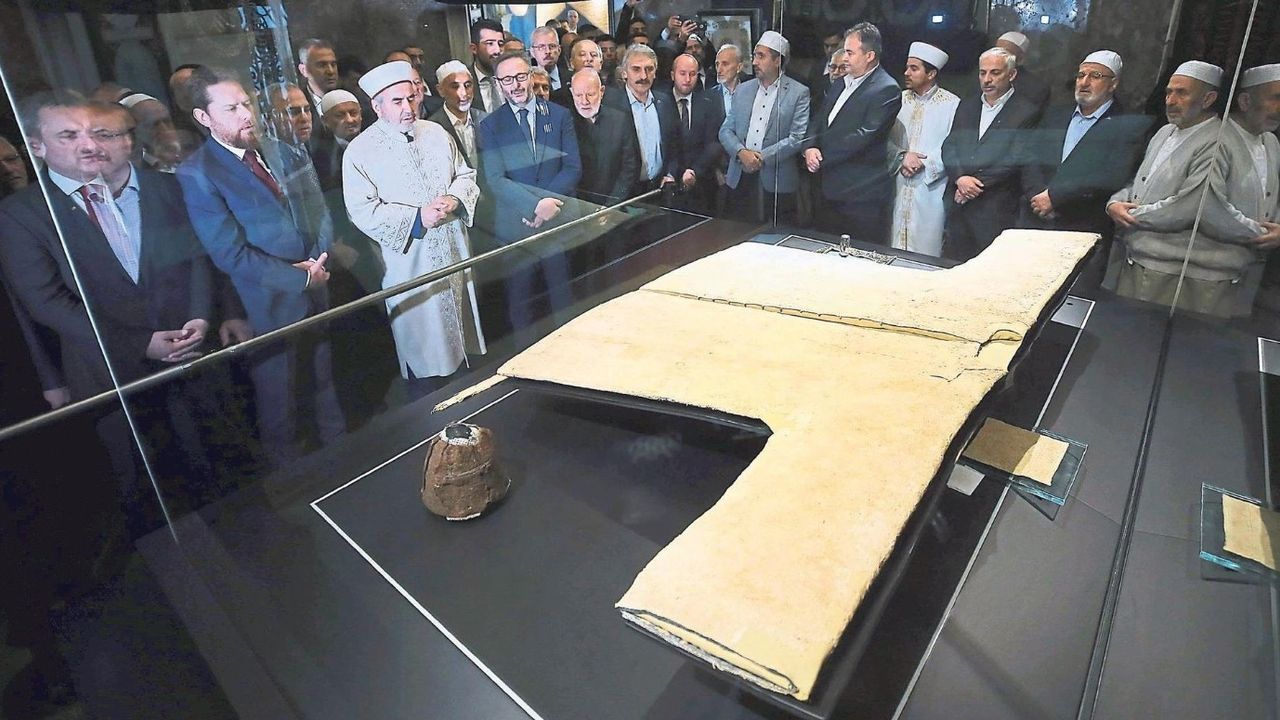 Hırka-i Şerif bu Cuma ziyaretçiye açılıyor! 