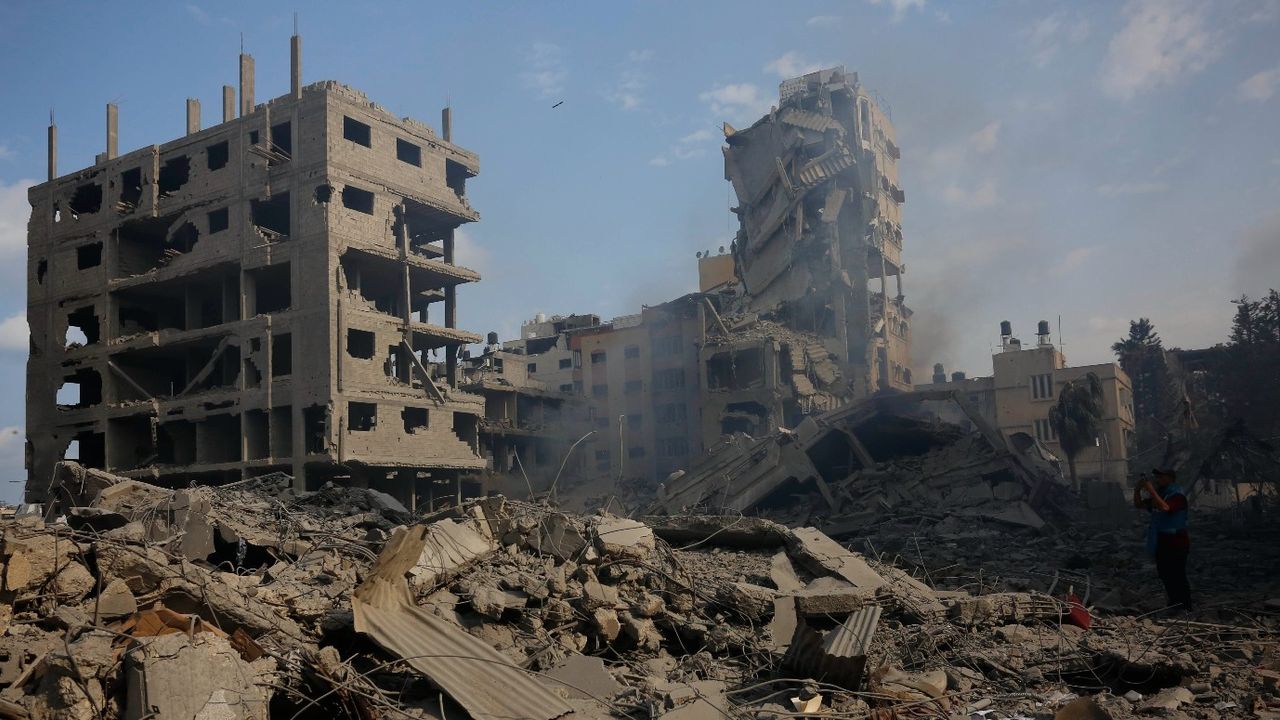 İsrail insani yardım merkezini hedef aldı: 5 ölü çok sayıda yaralı var! 