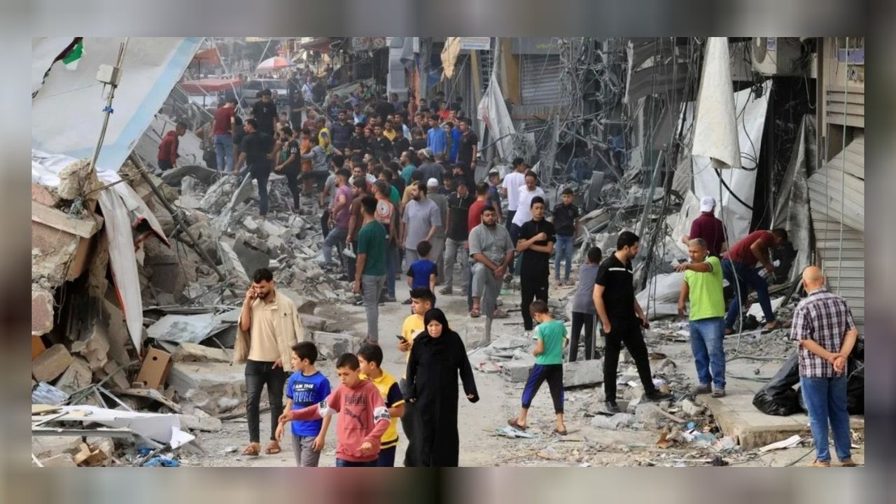 İsrail ordusu yolda yürüyen sivilleri birer birer öldürdü! 