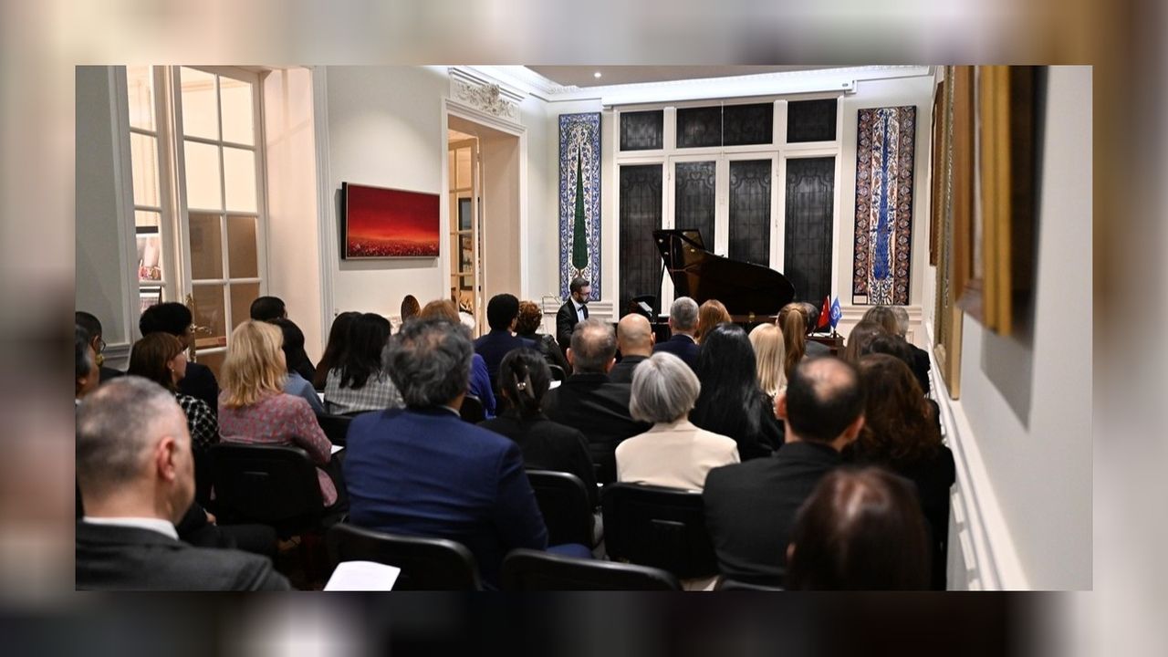 Kadınlar Günü haftası kapsamında Paris'te Türk kadın bestecilerin eserleri tanıtıldı 