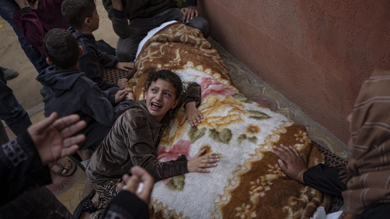 Katil İsrail'in saldırıları yoğunlaştı! İki ayrı yerden saldırı sonrası ölüm haberleri geliyor