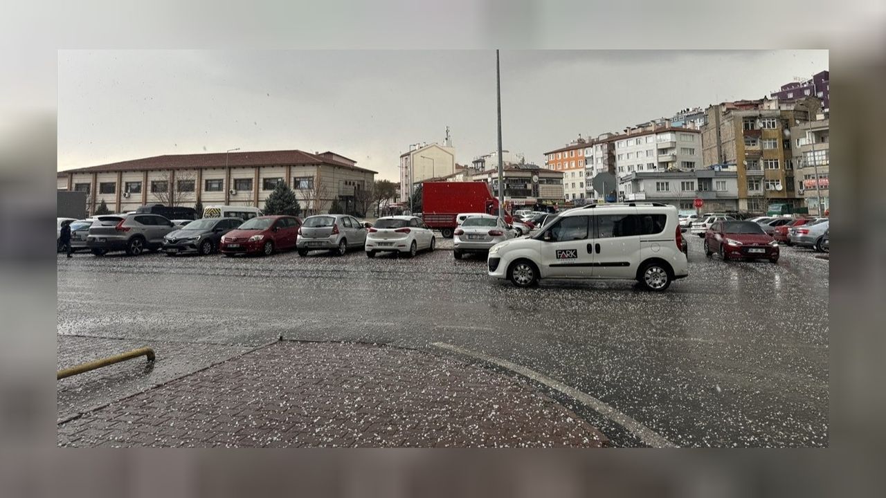 Kayseri'de 10 dakika süren dolu hayatı olumsuz etkiledi! 