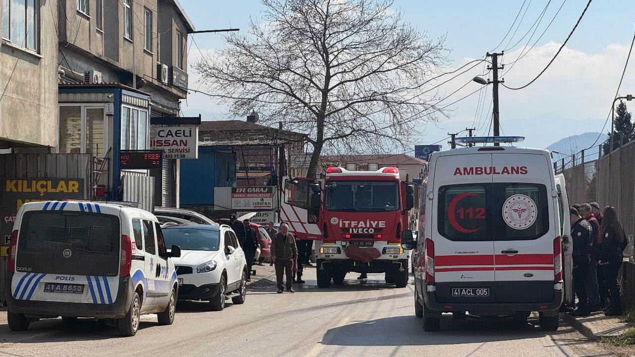 Kocaeli'deki bir oto serviste çıkan yangından 4 kişi etkinlendi! 