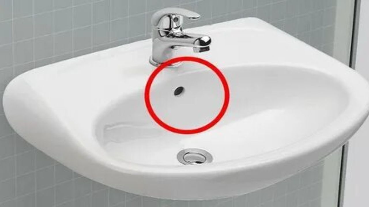 Lavabodaki deliğin sırrı ortaya çıktı! Ne işe yaradığını ilk kez duyacaksınız