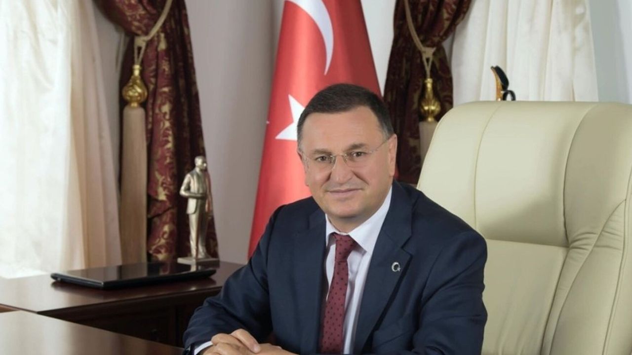 Lütfü Savaş istifa iddialarına anketle yanıt verdi! 