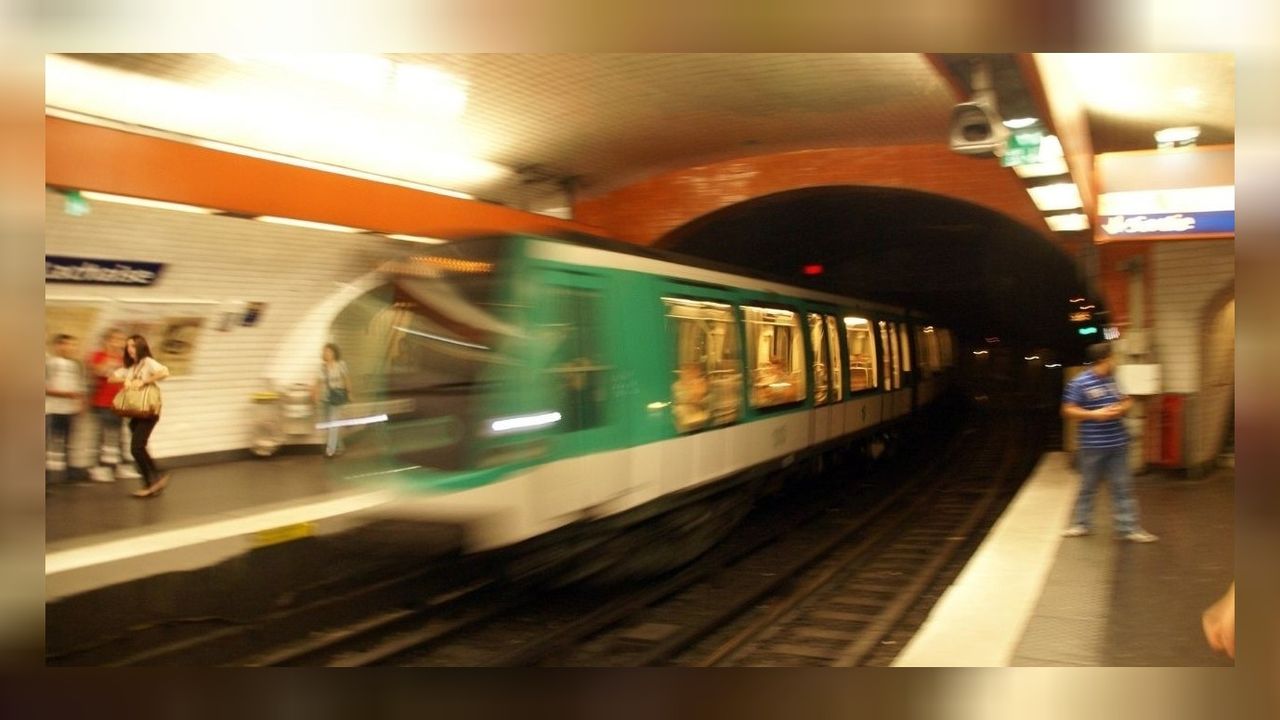 Mecidiyeköy'de raylara atlayan gencin intihar mektubu bulundu!