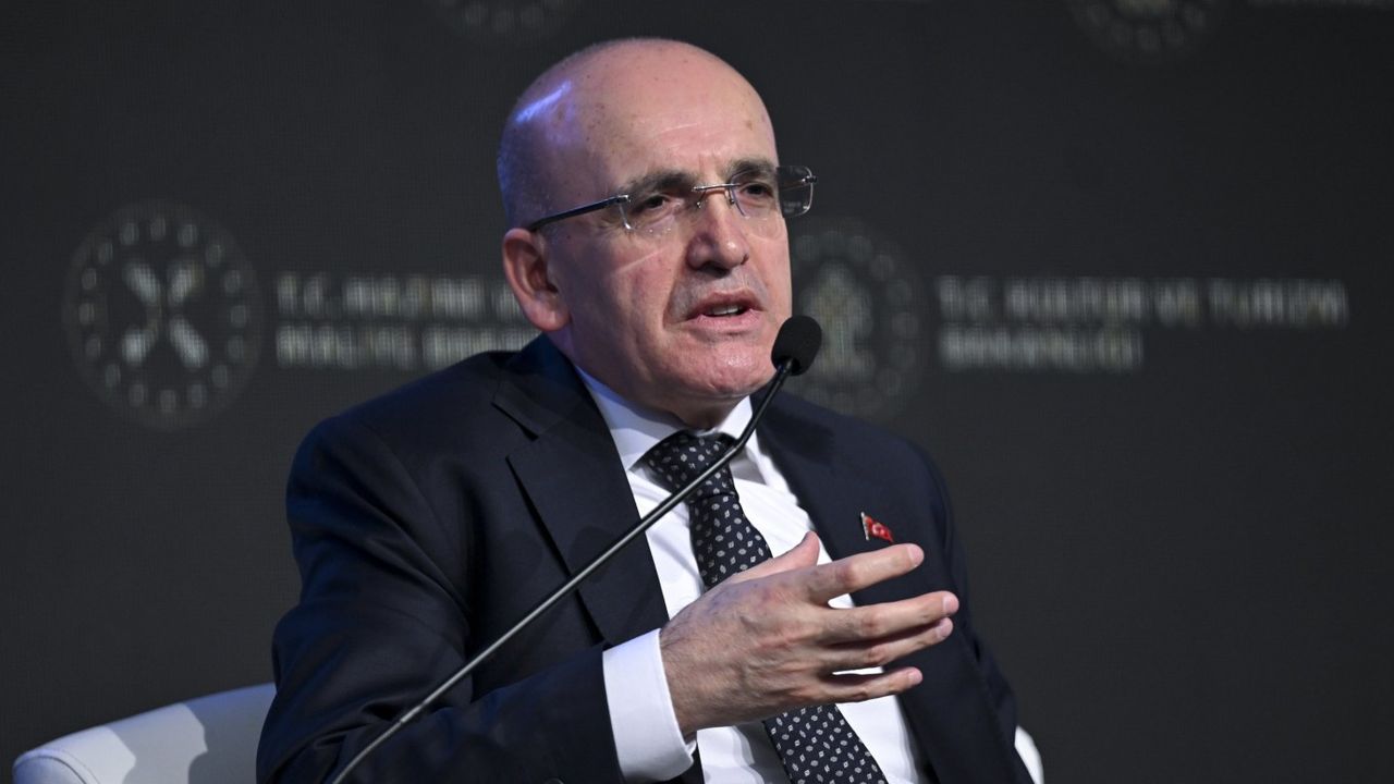 Mehmet Şimşek sitem etti: TL değerlenecek diyoruz, dolar altın alıyorlar! 