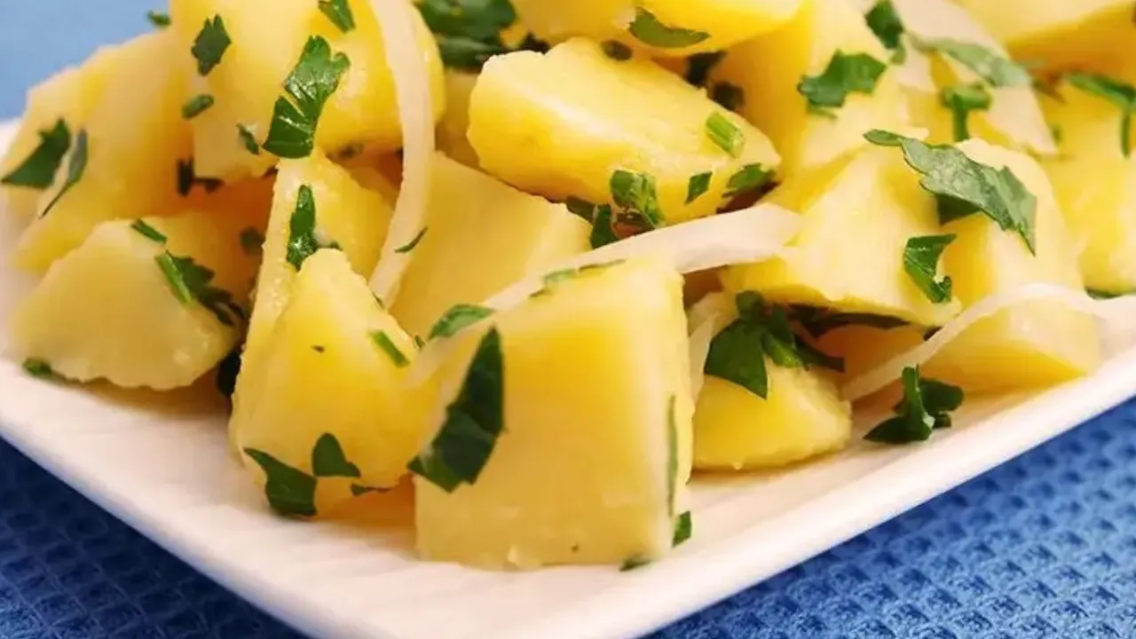 Patates salatasının lezzetini arşa çıkaran taktik! Gün sofralarının yıldızı olacak