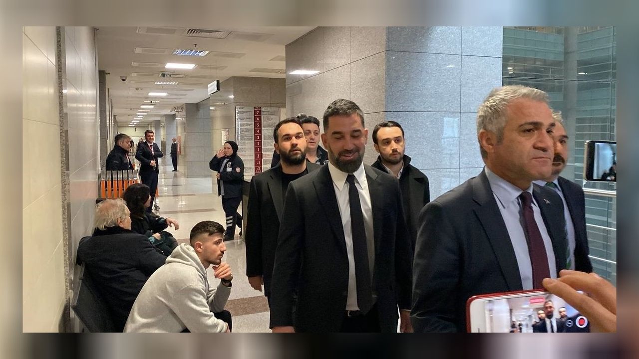 Seçil Erzan davasında hakimin sorusuna cevap veren Arda Turan'ı avukatı uyardı! 