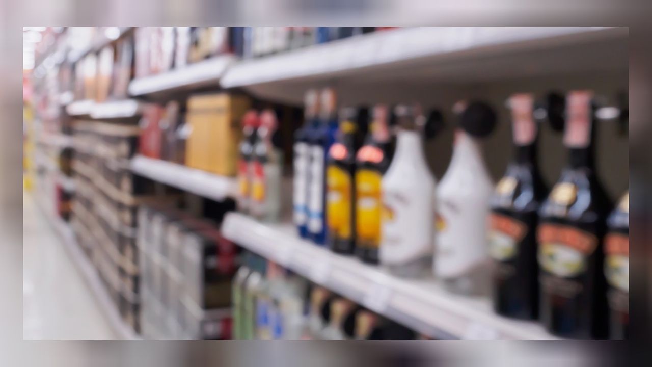 Tekel bayiden çıkan çifti takip eden işletmeci ikisini de silahla yaraladı! 