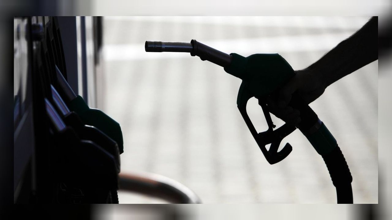 Trafiğe çıkacakların dikkatine: Benzin ve motorine zam geldi! 